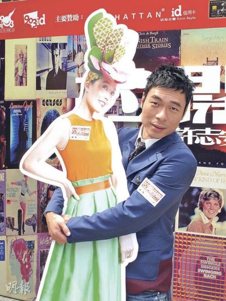 許志安緊摟“容祖兒” 笑稱擔心何韻詩吃醋