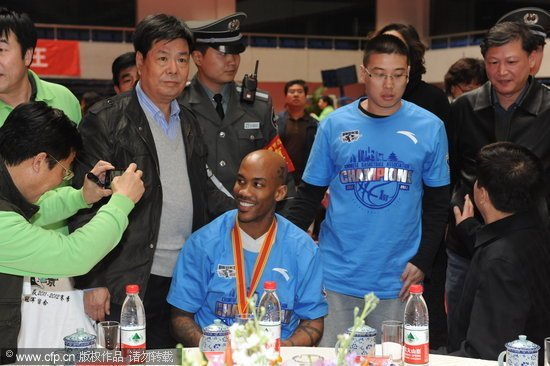 馬布里將短暫返美 將邀艾弗森來華打表演賽