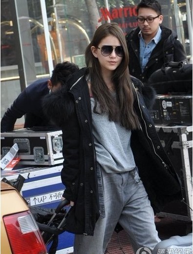 組圖:昆凌素顏戴墨鏡外出 被偷拍完全不介意