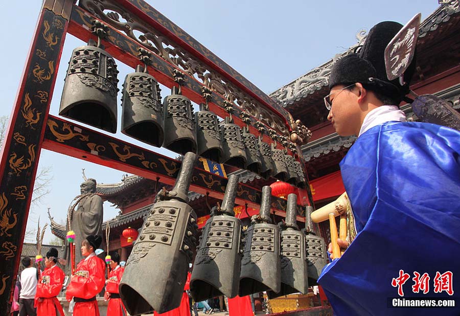南京:清明節前拜祭孔圣