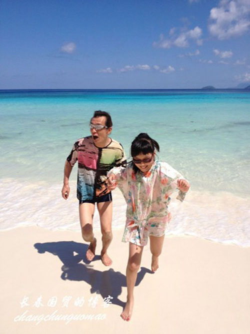 李詠全家非洲度假 變身老頑童陪女兒盡情玩耍(圖)