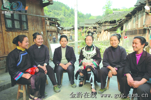 黎平農民侗族大歌隊京城酒吧獻藝叫座(圖)