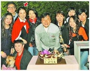 成龍58歲生日林鳳嬌送驚喜 500賓客到場祝賀