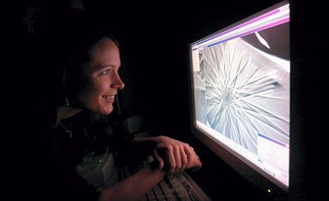 һ�N�м�����΢С���ټ{�����ӻ�����֧���b�ú͎����Uˮ�l����������ȡ���õĚ䣬Ȼ���^�Vʣ��������ƳɸɃ�ˮ���@헵õ��|�f�����w���Y���İl�����ܸ�׃�������电���f�˵����