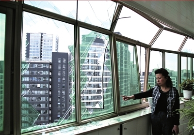 綠源電動車電池充電時爆炸 業主家中損毀嚴重