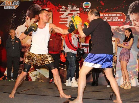 黃浩然落場試拳。