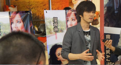 AJ張杰胡靈攜鄔禎琳成都時尚Show 人氣爆棚