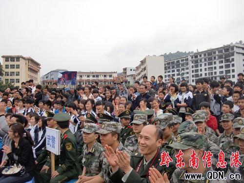 “苗人小龍”王飛鴻巡演引起強烈社會反響(圖)