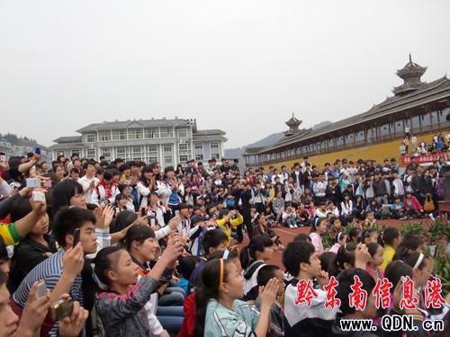 “苗人小龍”王飛鴻巡演引起強烈社會反響(圖)