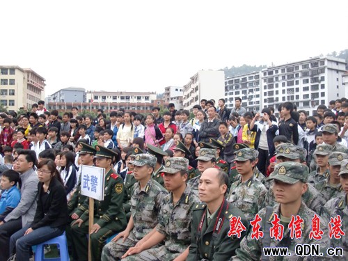 “苗人小龍”王飛鴻巡演引起強烈社會反響(圖)