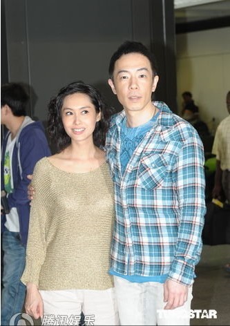 組圖:朱茵宣布懷孕后與男友現(xiàn)身 年底將結婚