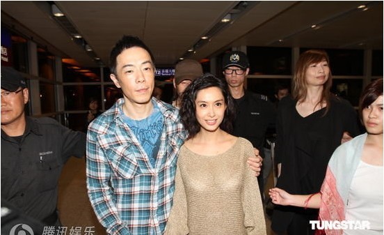 組圖:朱茵宣布懷孕后與男友現(xiàn)身 年底將結婚