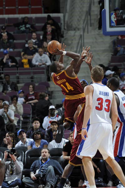 奈特轟下28分門羅12+13 活塞主場狂勝騎士39分