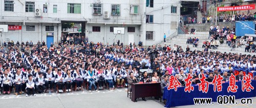 照亮人生 “苗人小龍”王飛鴻率團回鄉獻藝