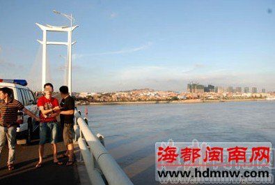 黃偉添在辨認現場