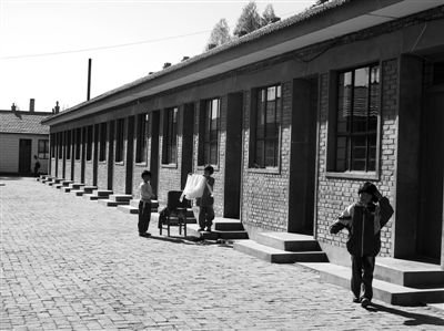 甘肅山丹撤點并校后出現輟學潮 學生寄宿呈低齡化