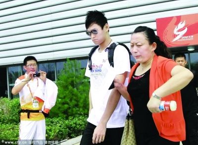 �O��ĸ�H���M���ӱ�����ŭ��ý�w��������(�D)