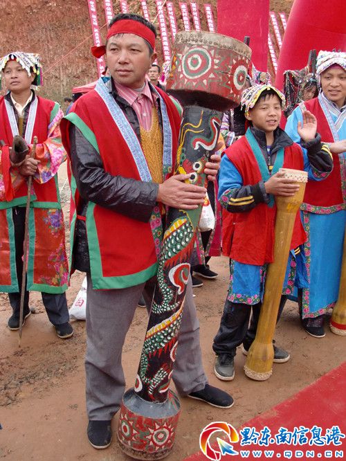 從江:雄勁奔放的原生態瑤族長鼓舞受關注