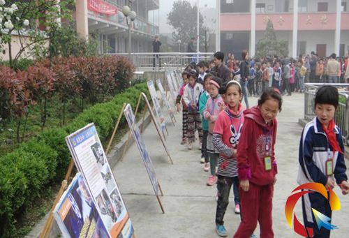 宣傳組組織學生學習交通安全知識