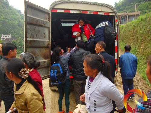 鎮遠農村交管站打擊機動車違法載人效果突出