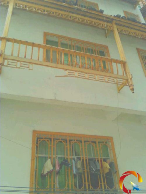 三名男子就是從這棟樓往下跳