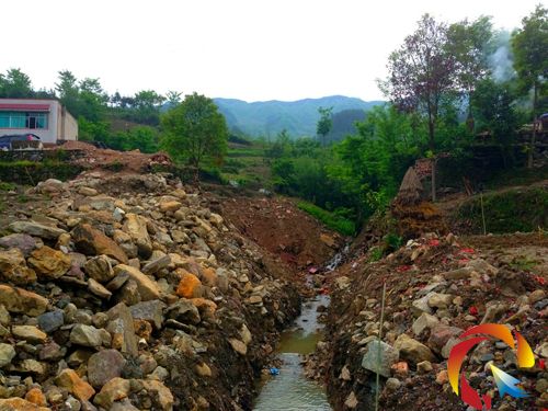 公路上的橋梁不見了