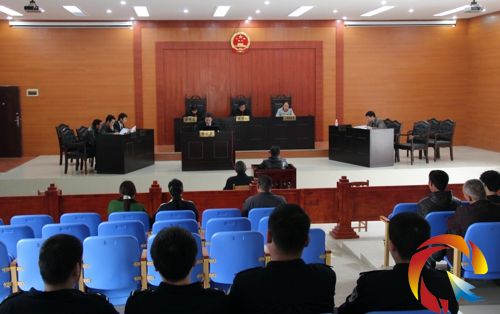 第一次庭審現(xiàn)場