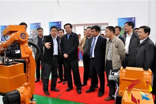 李飛躍到丹寨開展企業服務月活動