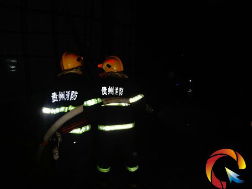 消防官兵在作業