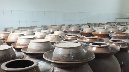 圖為車間內的水鹽菜