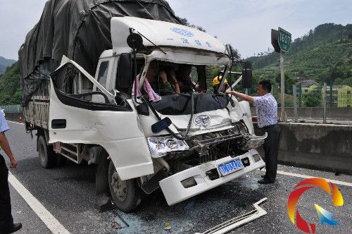 圖為救援現(xiàn)場