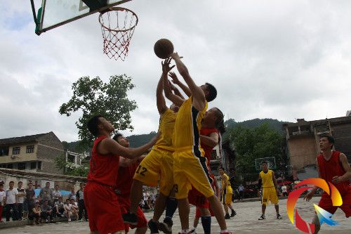 圖為鎮遠縣西秀杯職工籃球賽