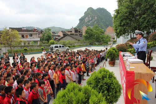 �D��У�@����