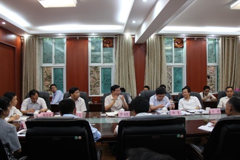 州委書(shū)記李飛躍、州長(zhǎng)廖飛率隊(duì)到州人社局調(diào)研