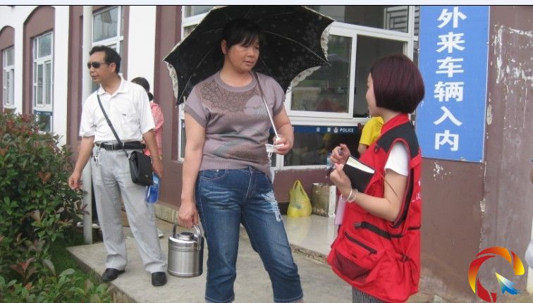 母親送來“愛心午餐”