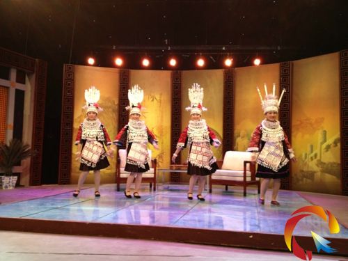 臺江縣苗族盛裝美女做客中央電視臺4頻道并現場表演