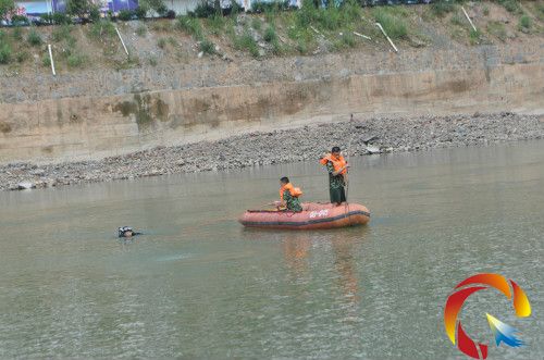 �����ٱ����ں������ь���ˮŮͯ