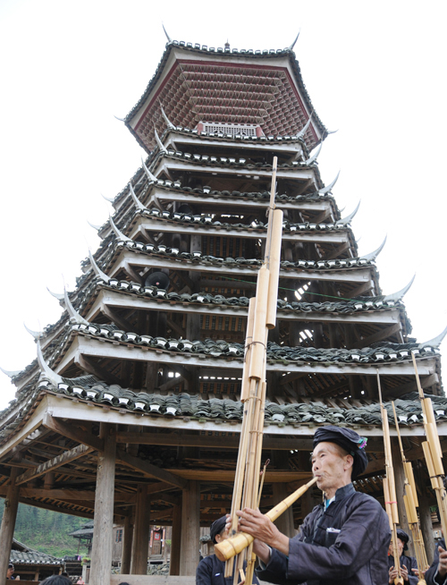 鼓樓下的蘆笙舞