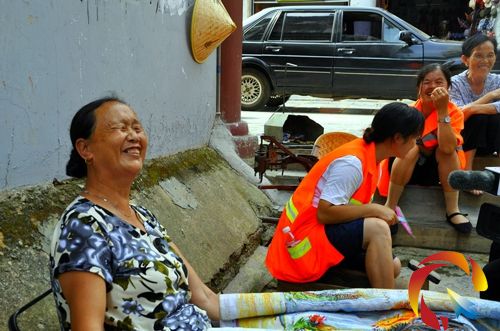 ӛ�߲��L�����Ӣ�۾�Ц����