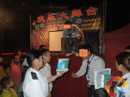 從江縣食藥監部門執法人員在現場執法