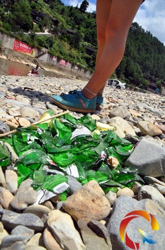 破碎的啤酒瓶子