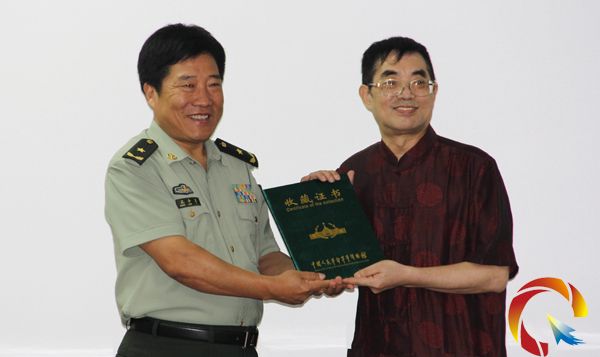 宣紙刺繡毛主席詩詞《沁園春·雪》捐贈軍事博物館