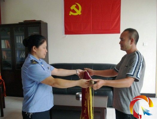 農民工血汗錢遺落在列車上 鐵路黨員職工幫其找回