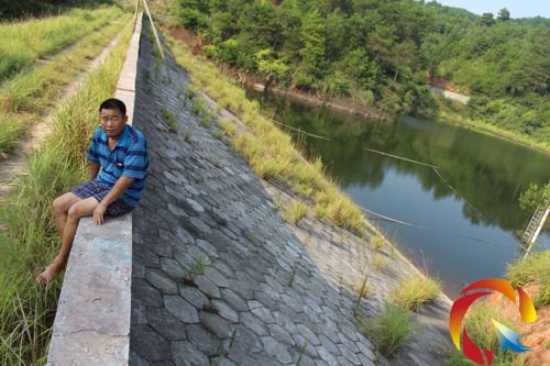 �z��ˮ��©��