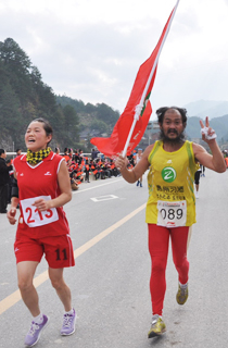 �����F �z