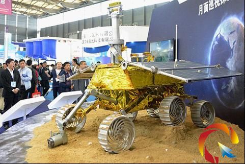 11月4日,“玉兔號”月球車原理樣機亮相上海中國國際工業博覽會。
