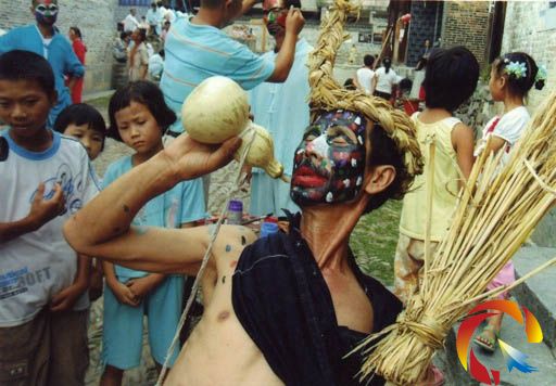 2月13日至14日到隆里古城過“花臉龍”狂歡節(jié)