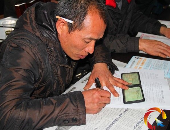 鎮遠縣大地鄉駕駛員 人人簽定交通安全責任書