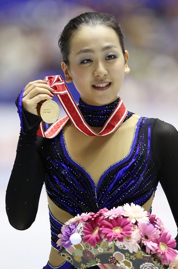 �\������