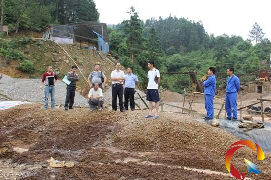 從江剛邊鄉(xiāng)組織開展非法采礦綜合執(zhí)法專項(xiàng)行動(dòng)